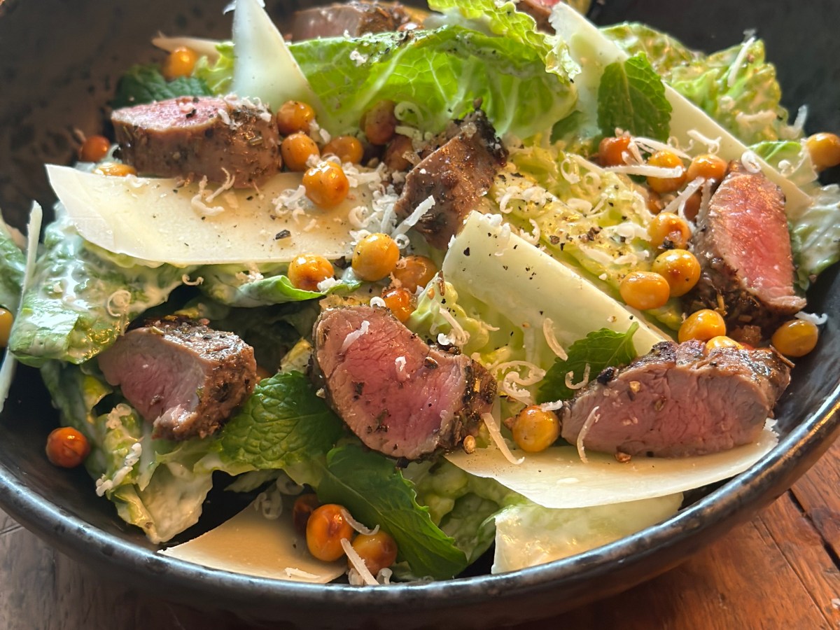 Caesar salad med lam og&nbsp;kikærter