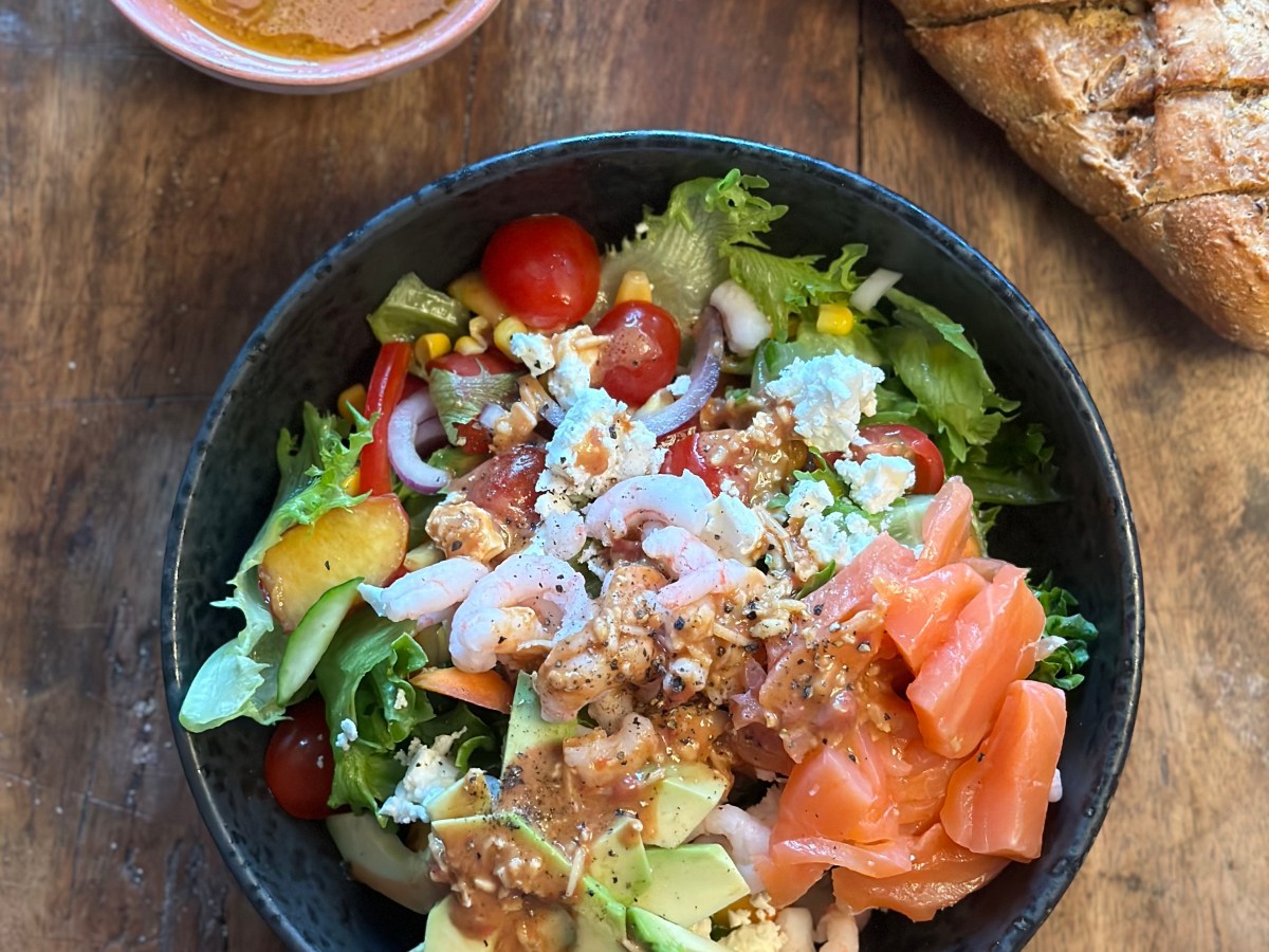 Sommer salat med skaldyrsdressing