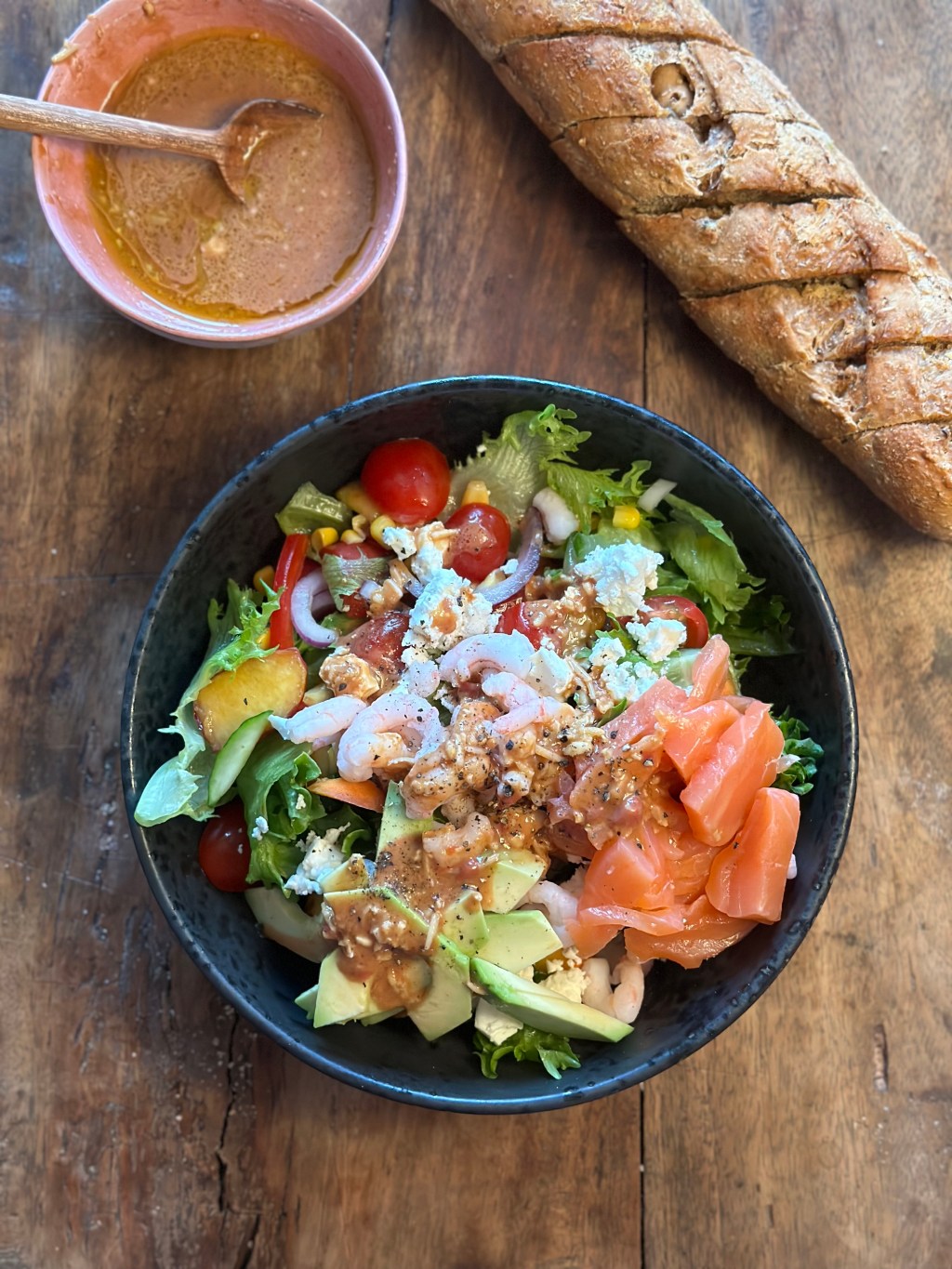 Sommer salat med skaldyrsdressing