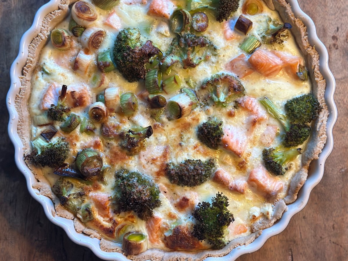 Quiche au saumon, aux poireaux et au brocoli (Tærte med laks, porrer og&nbsp;broccoli)